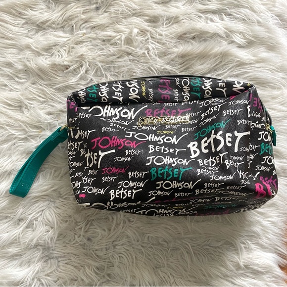 Betsey Johnson Handbags - Betsey Johnson Logo Double Zipper Oversized Travel Cosmetic Toiletry Clutch Bag